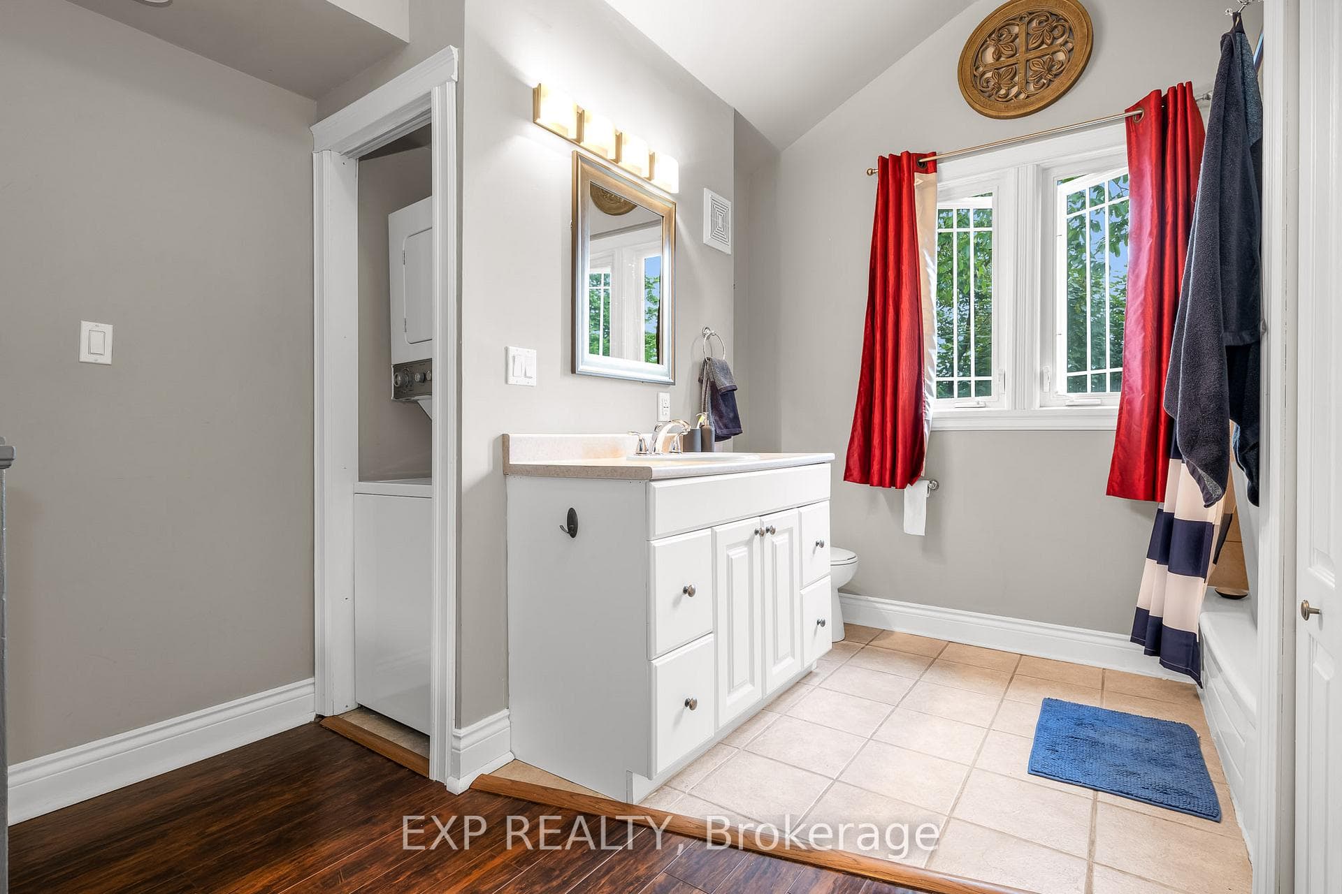 Upper 4pc Bath