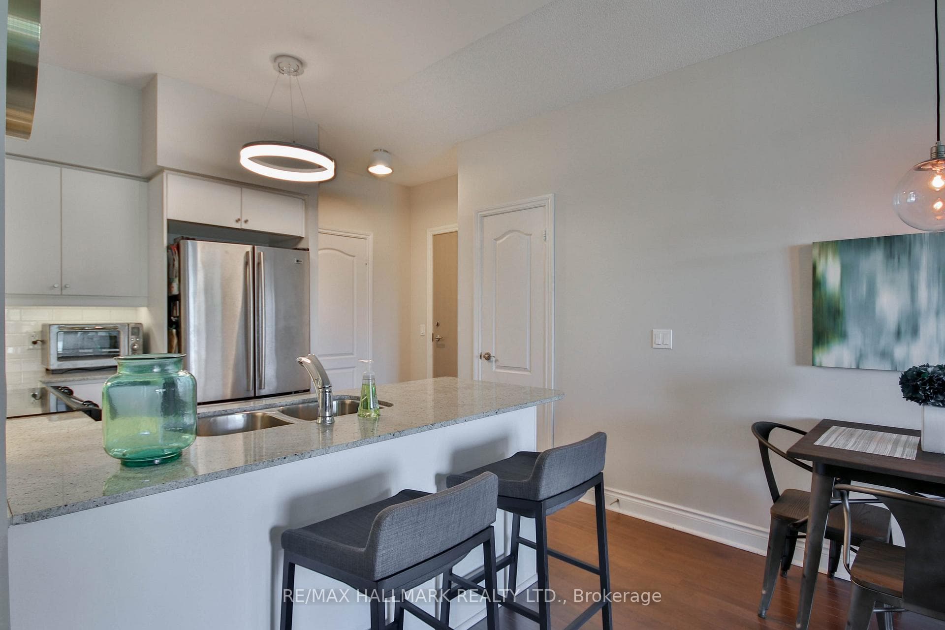 319 Merton Street Unit 704 photo 6