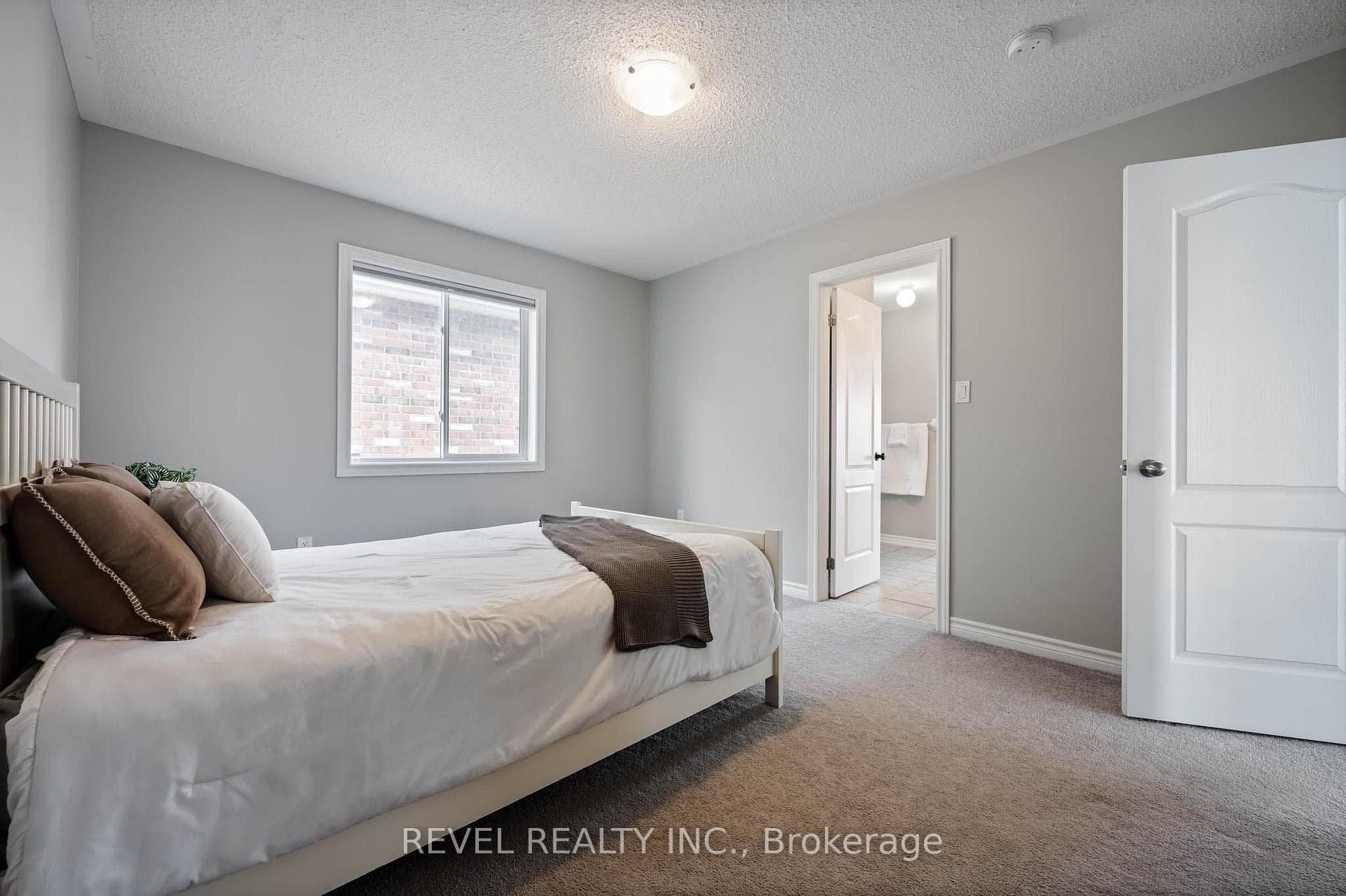 401 Tansley Street photo 28