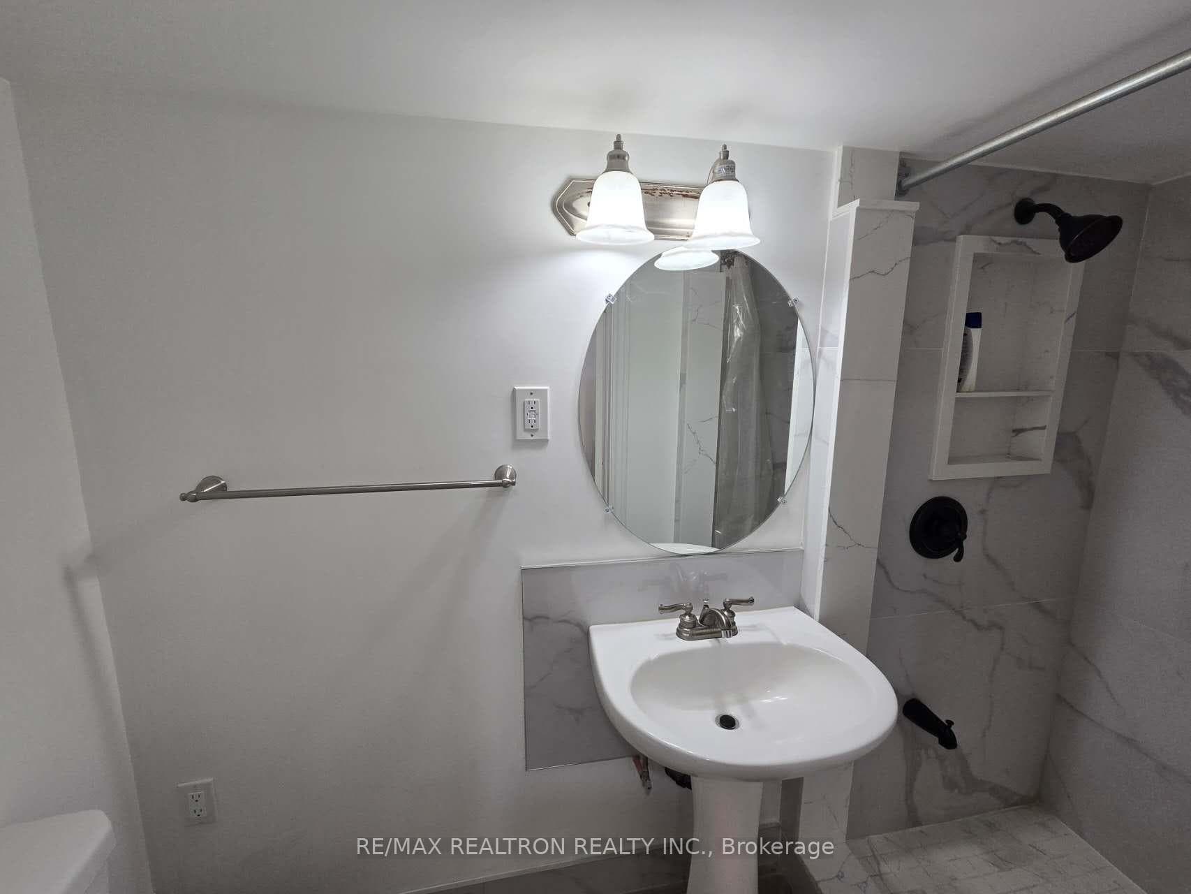 38 Collingsbrook Boulevard Unit Basement Unit 3 photo 6