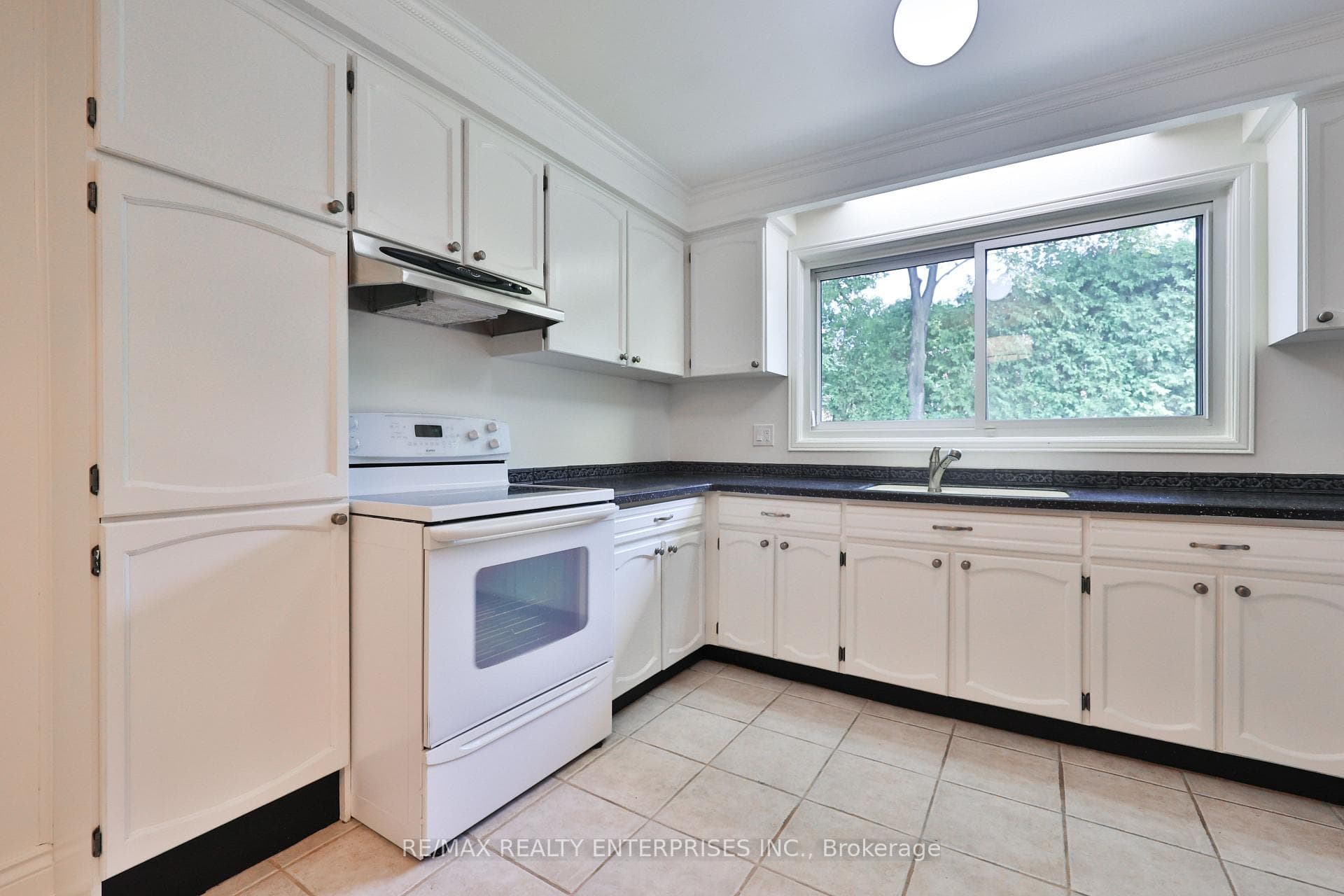 2501 Benedet Drive photo 17