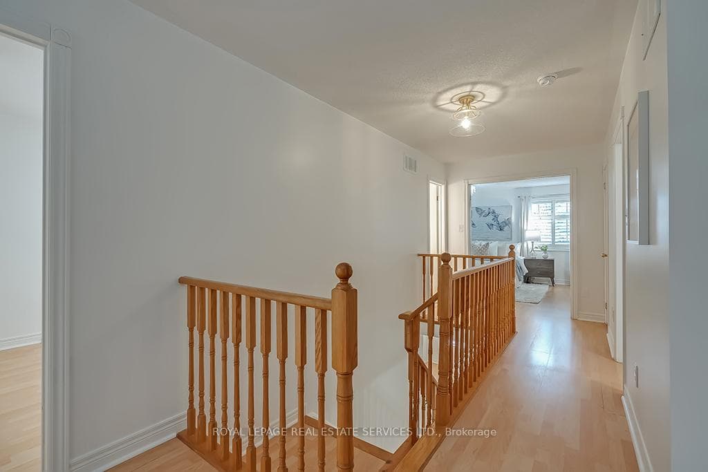 2358 Gladstone Avenue photo 22