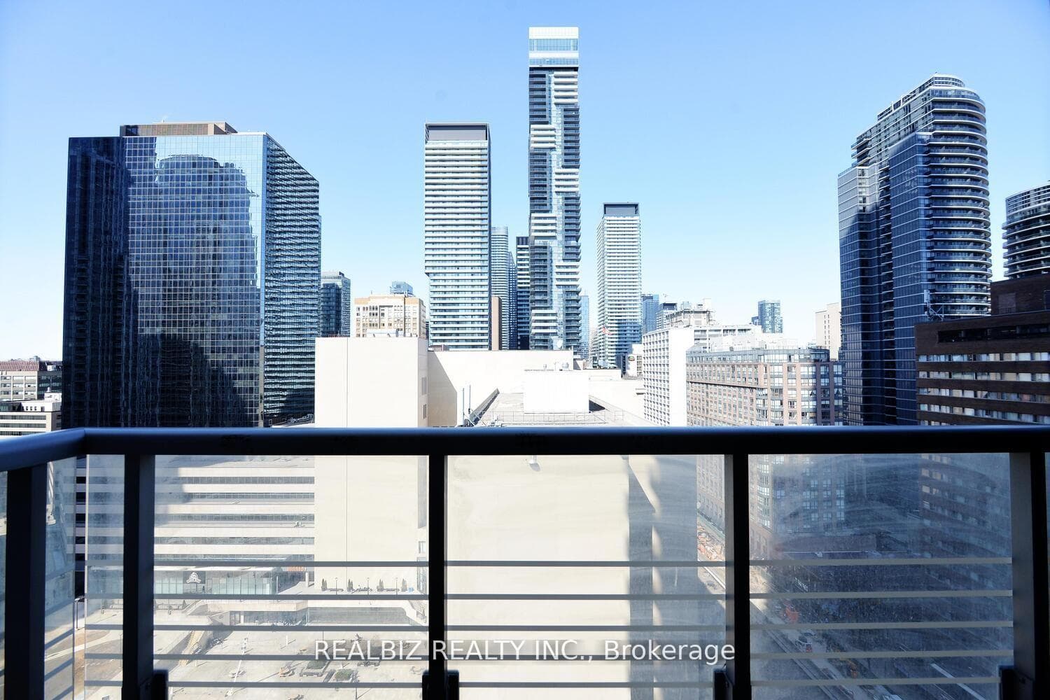 386 Yonge Street Unit 1516 photo 38