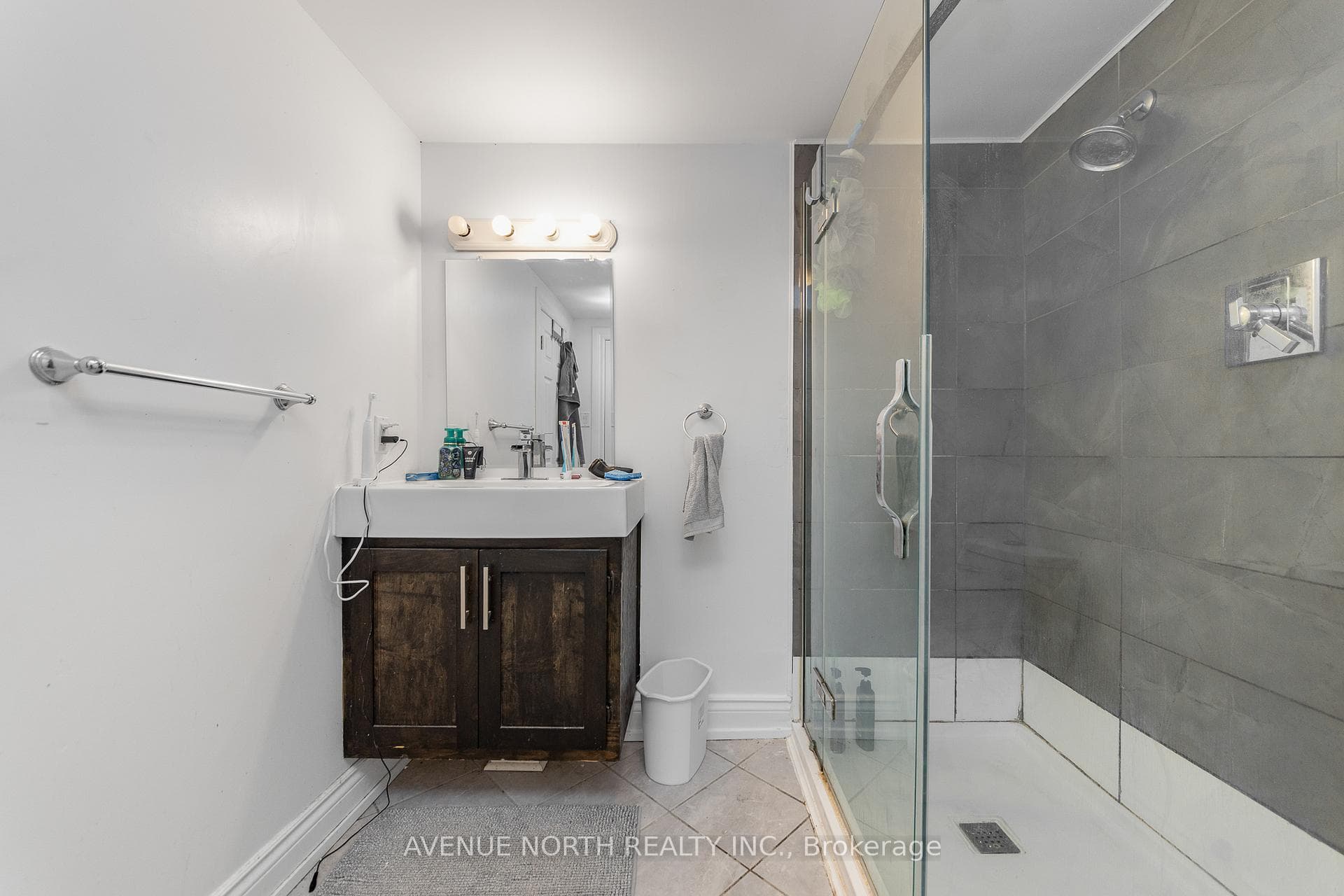 206 Blackburn Avenue photo 38