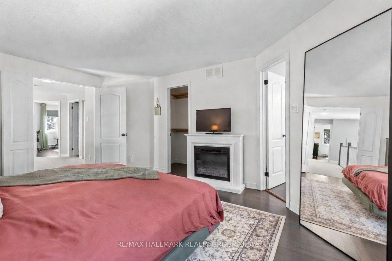 Primary suite with walk-in closet & ensuite
