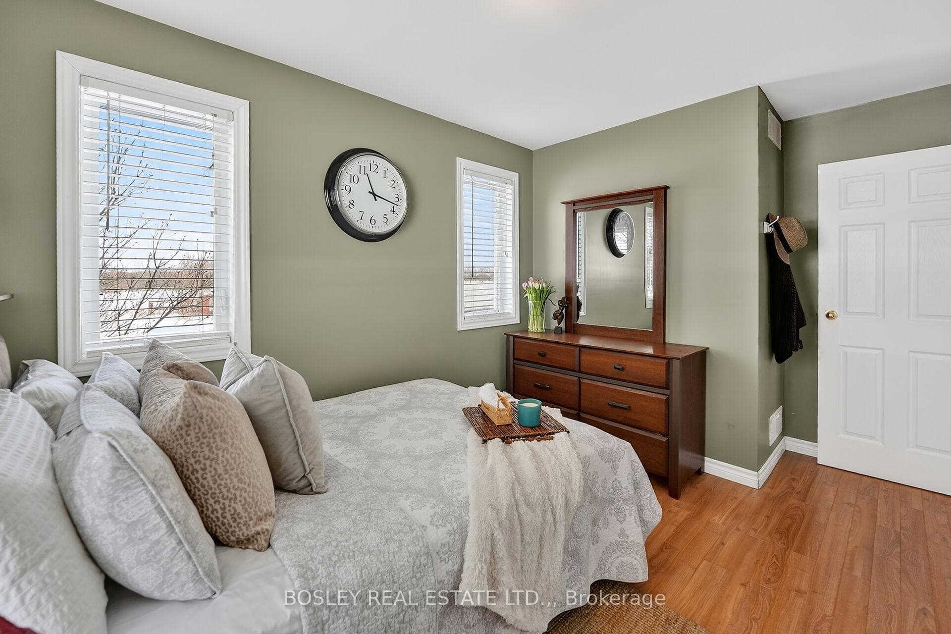 910 Holloway Bay Road photo 20