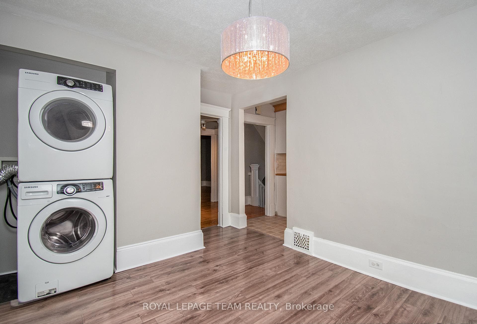 677 ROOSEVELT Avenue Unit 2 photo 12