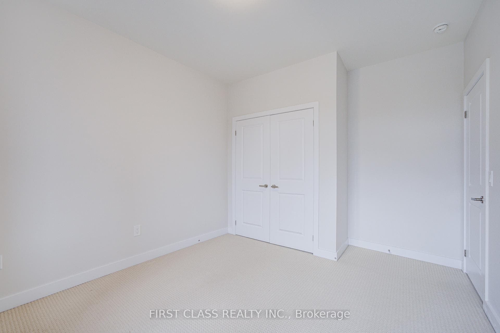 52 Helliwell Crescent photo 18