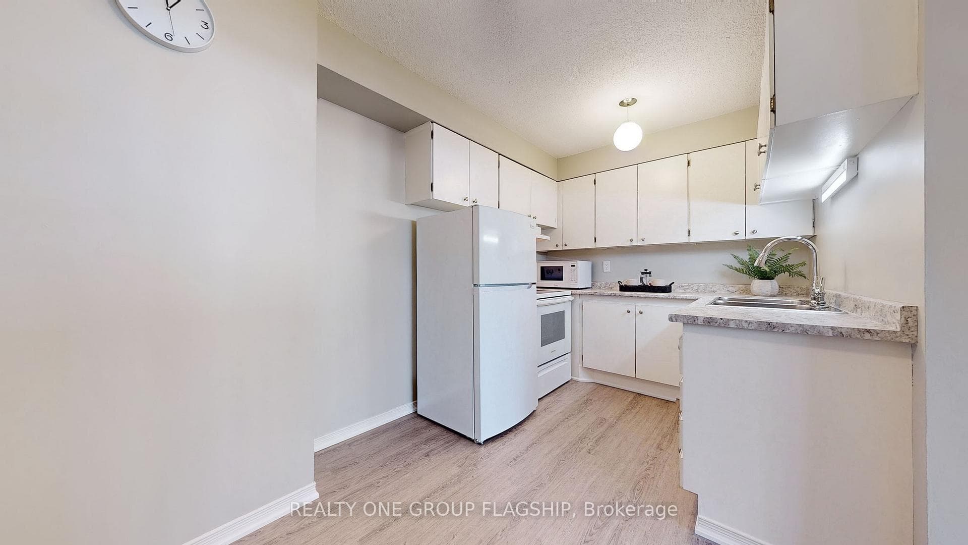 225 Harvard Place Unit 1605 photo 10