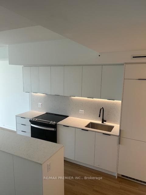 31 Huron Street Unit 219 photo 3