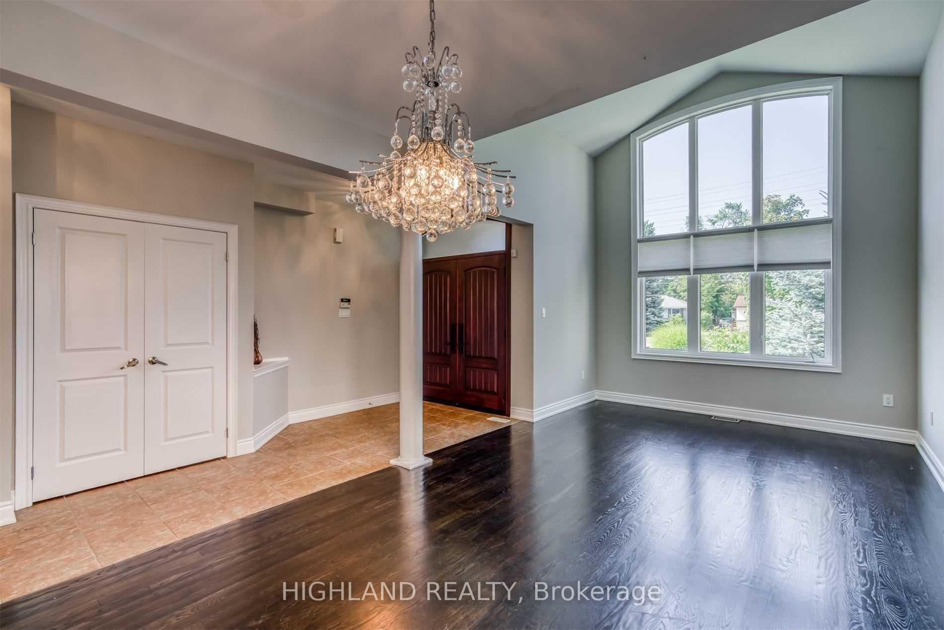 211 Burloak Drive photo 7