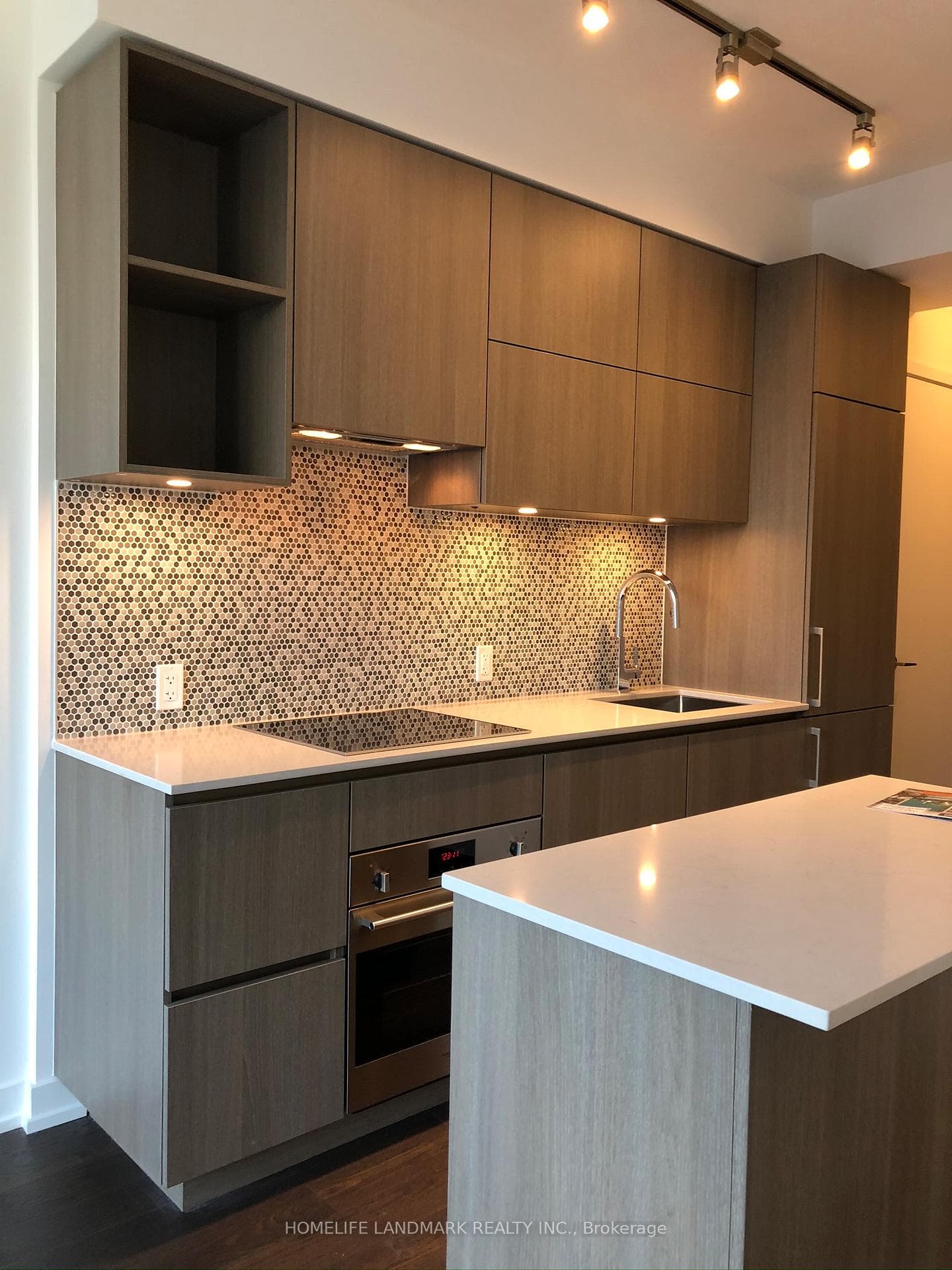 1 Yorkville Avenue Unit 604 photo 4