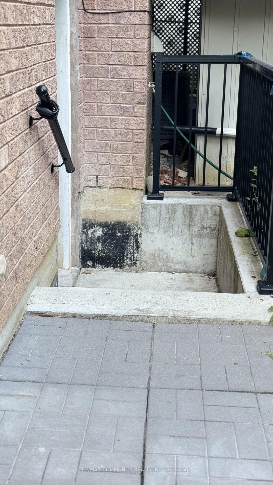 933 Red Deer Avenue photo 3
