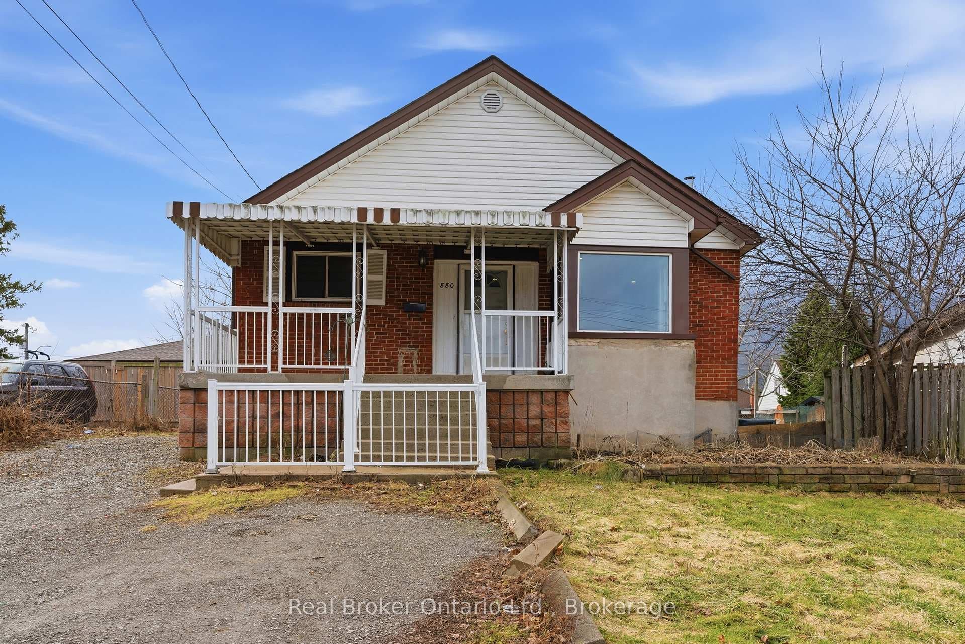 880 LAWRENCE Road photo 1