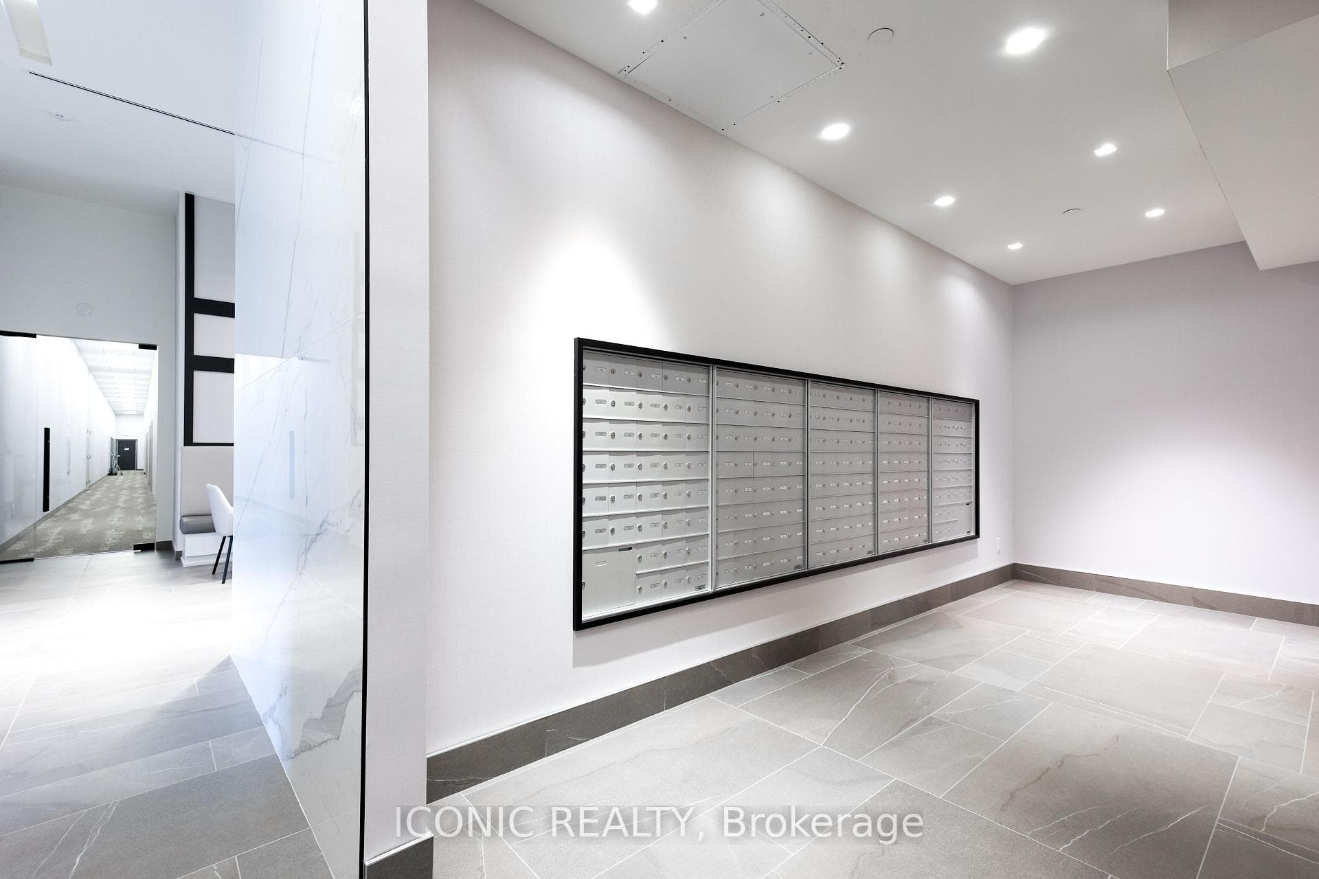 681 Yonge Street Unit 525 photo 10