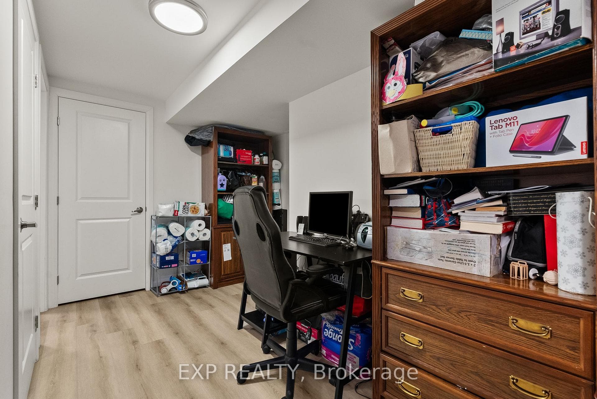 692 Claude Street photo 24