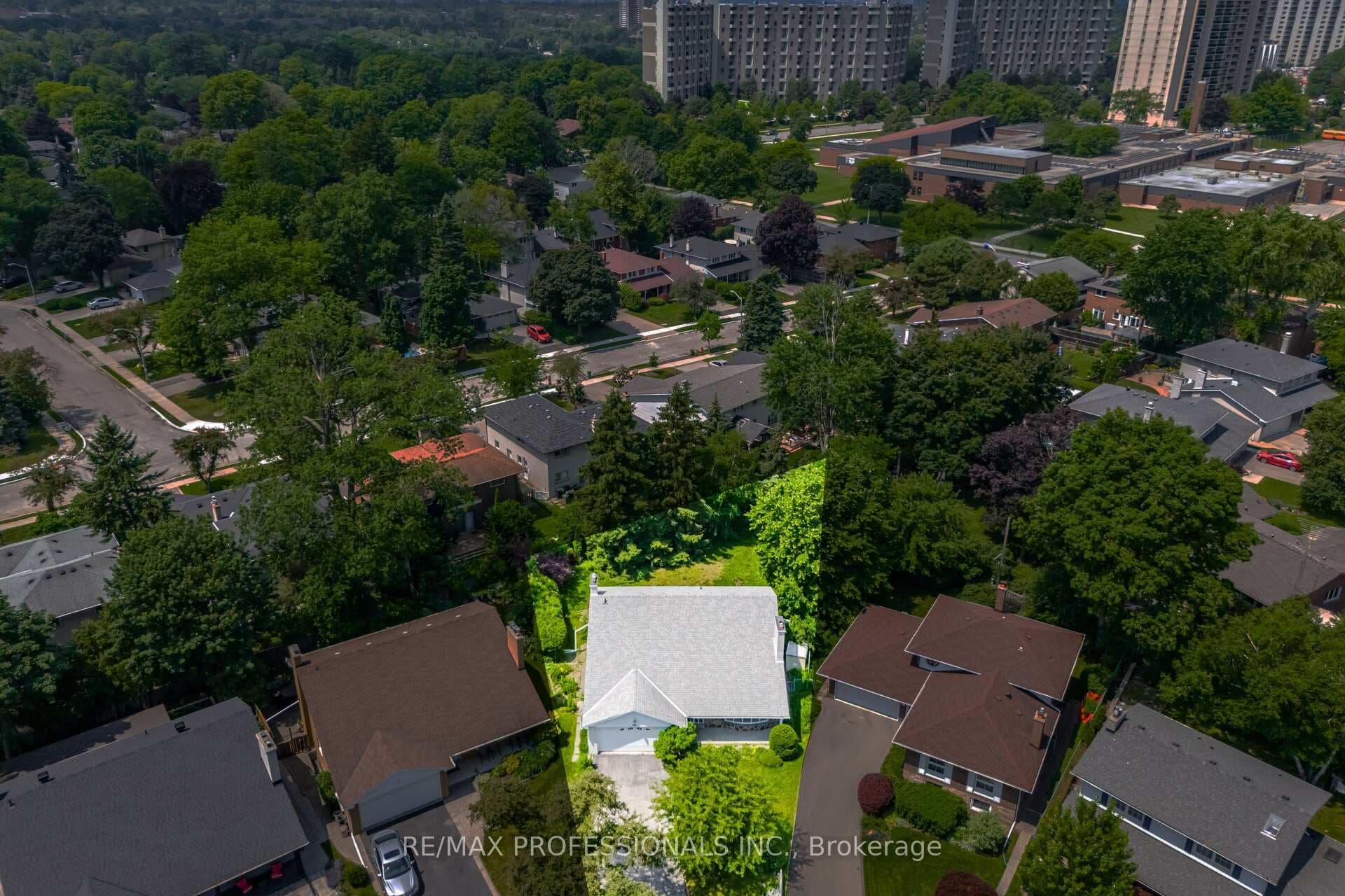 30 Grasspoint Crescent photo 3
