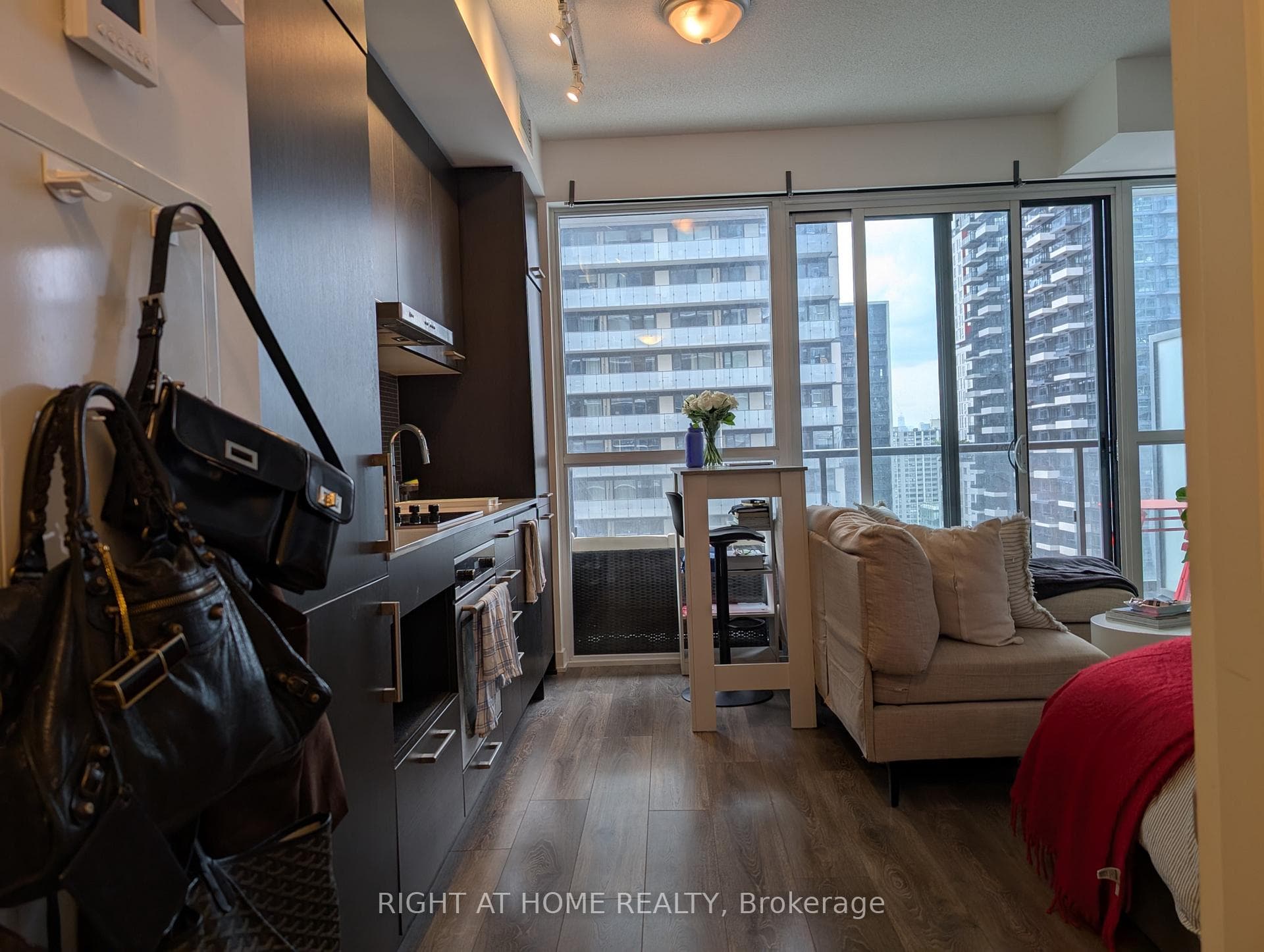 floor to ceiling windows