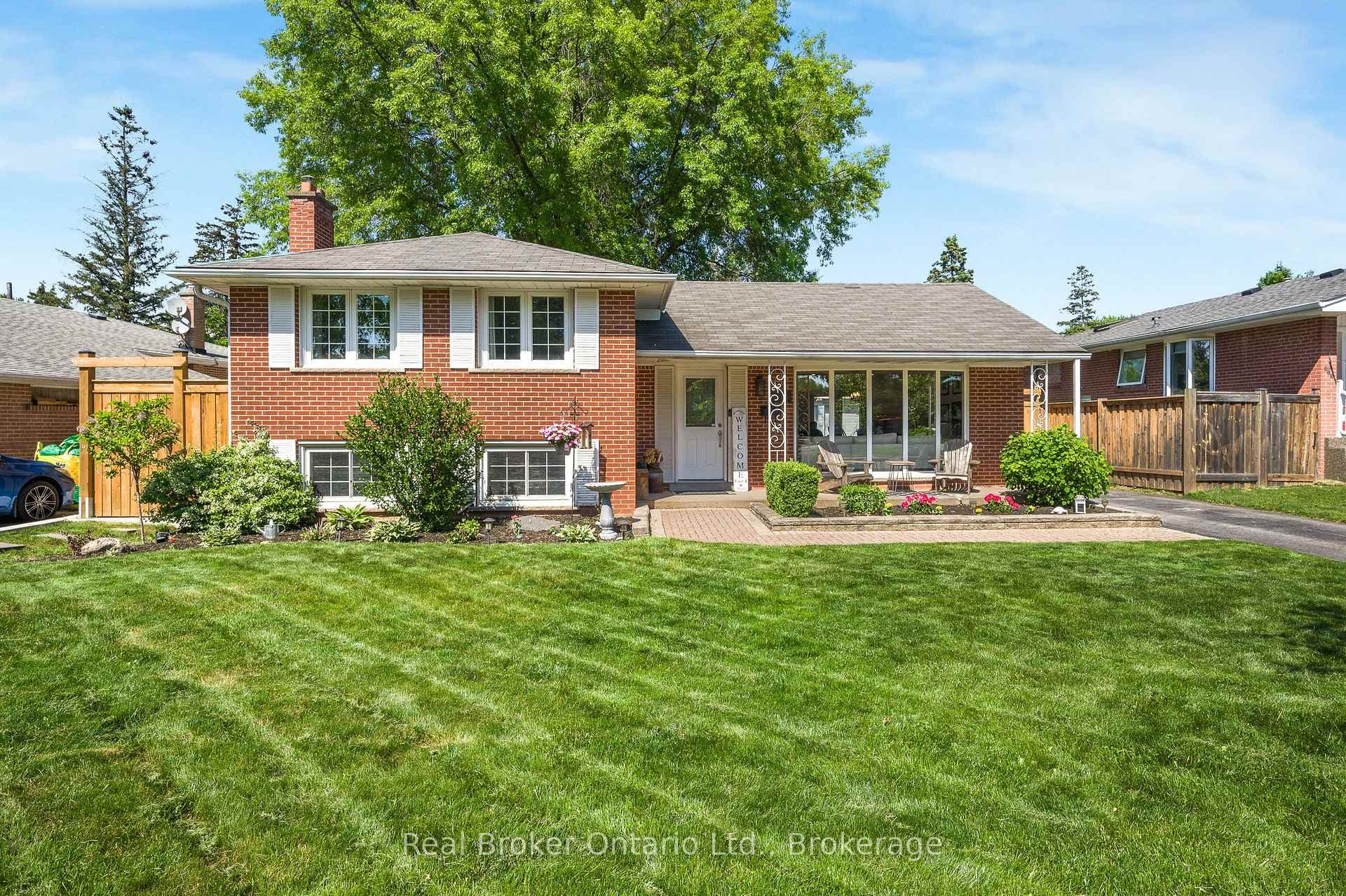 377 Duncombe Drive photo 2