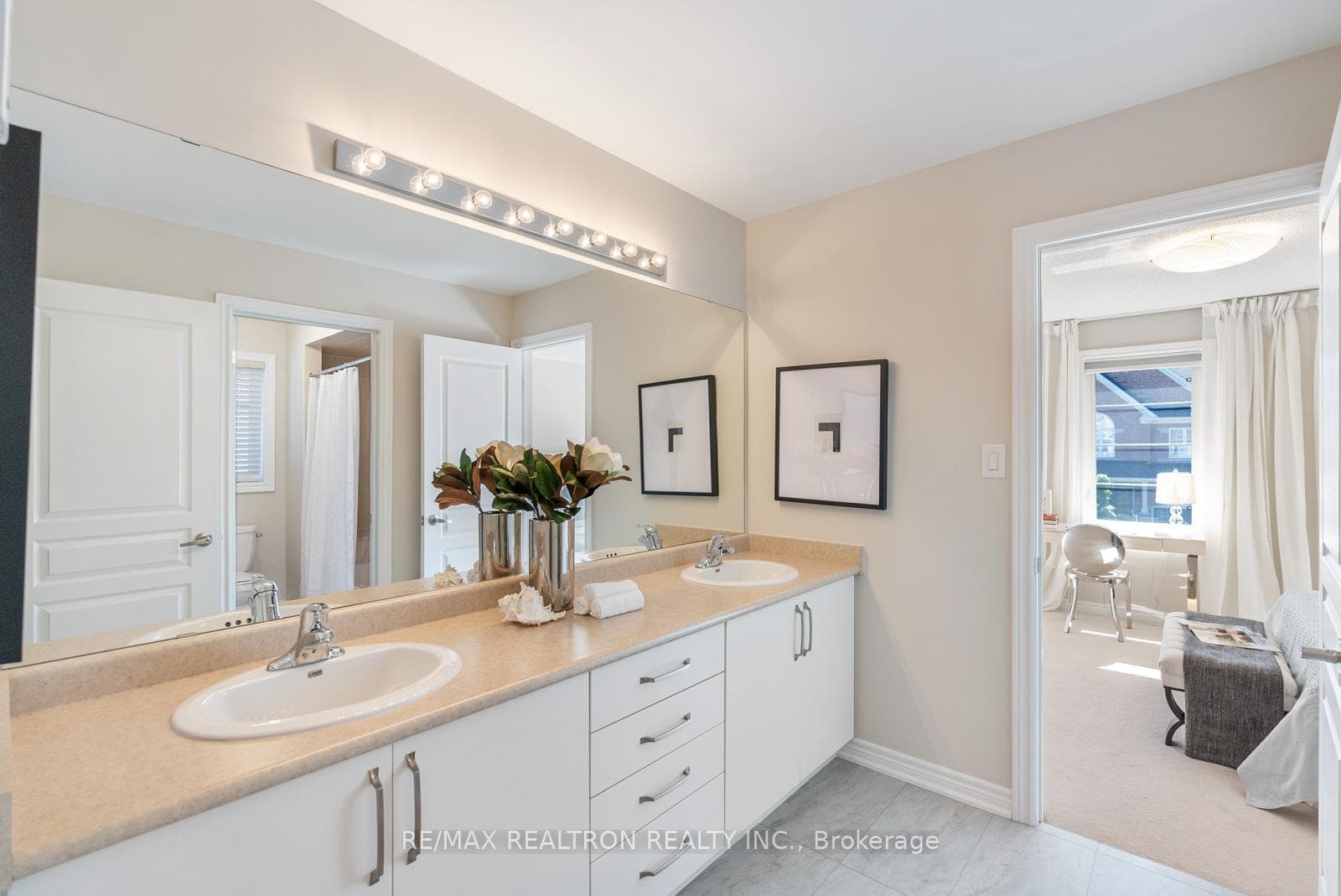 150 Sir Stevens Drive photo 18