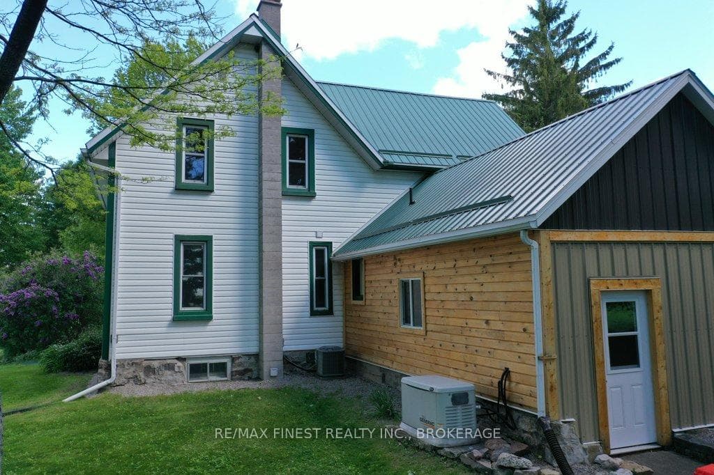 697 Warburton Road photo 3