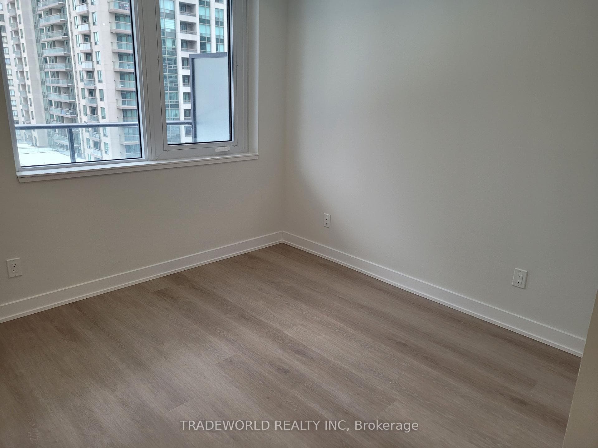 15 Ellerslie Avenue Unit 601 photo 5