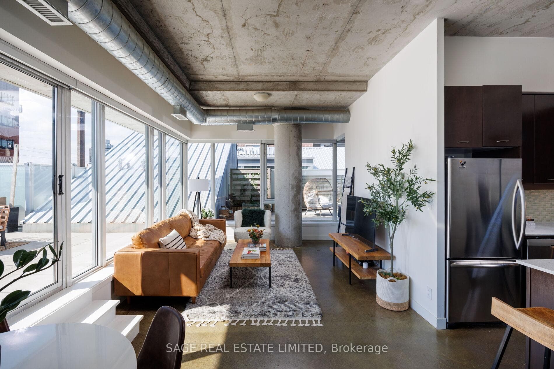201 Carlaw Avenue Unit 313 photo 12