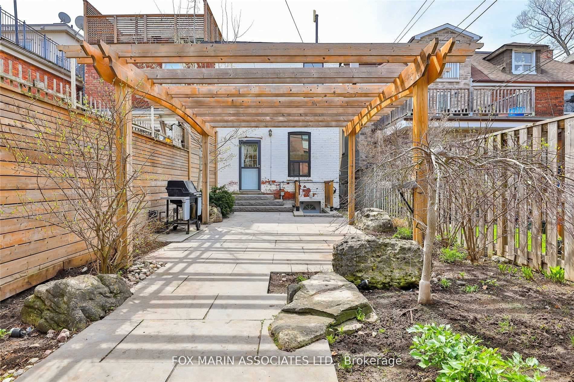 213 Grace Street photo 37