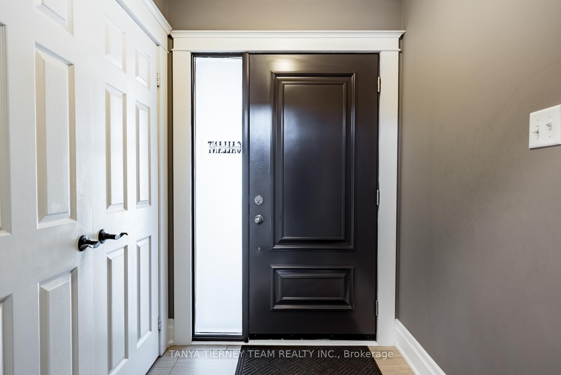 11 Roan Drive photo 3
