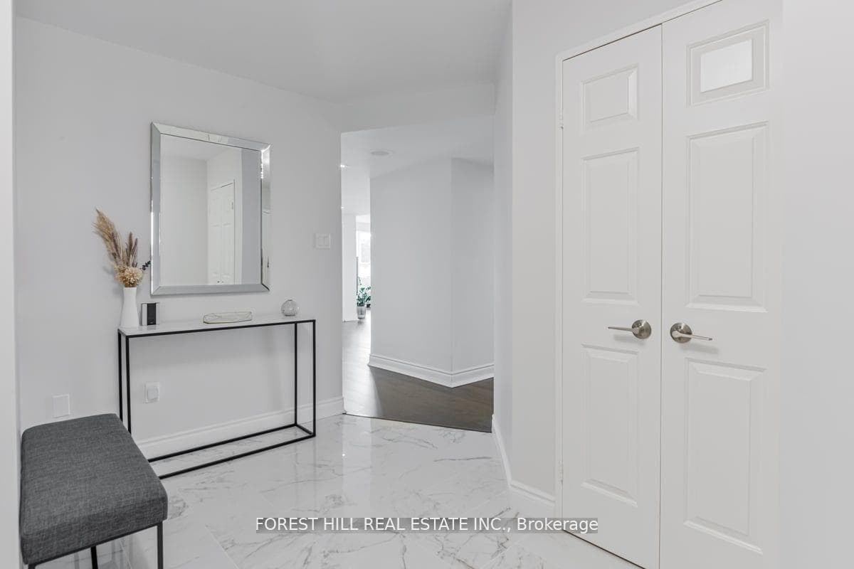 131 Beecroft Road Unit 501 photo 2