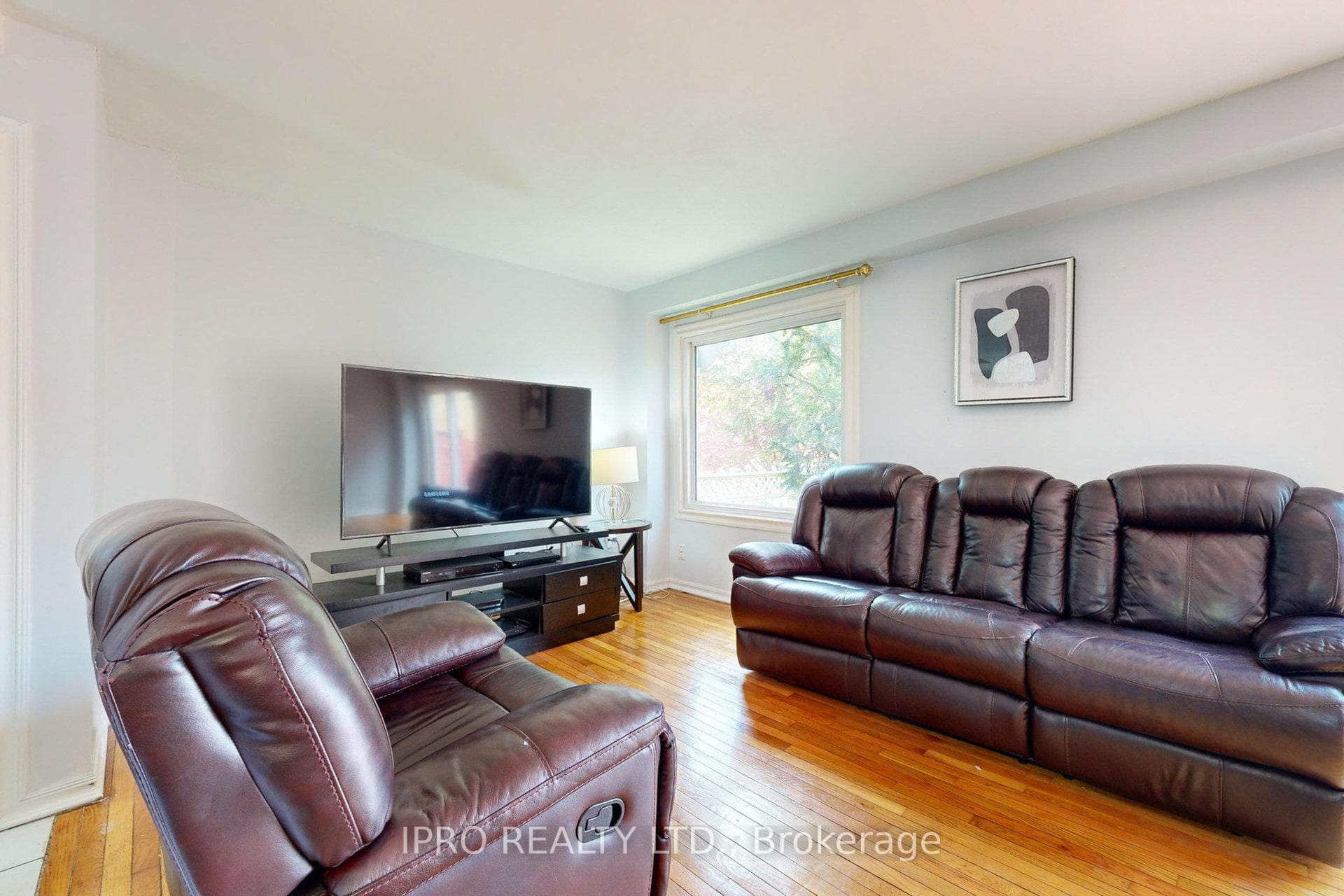 32 Tipton Crescent photo 17
