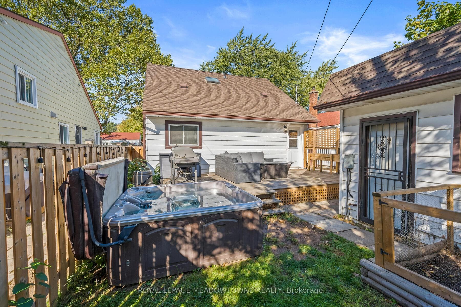 284 Ivon Avenue photo 32