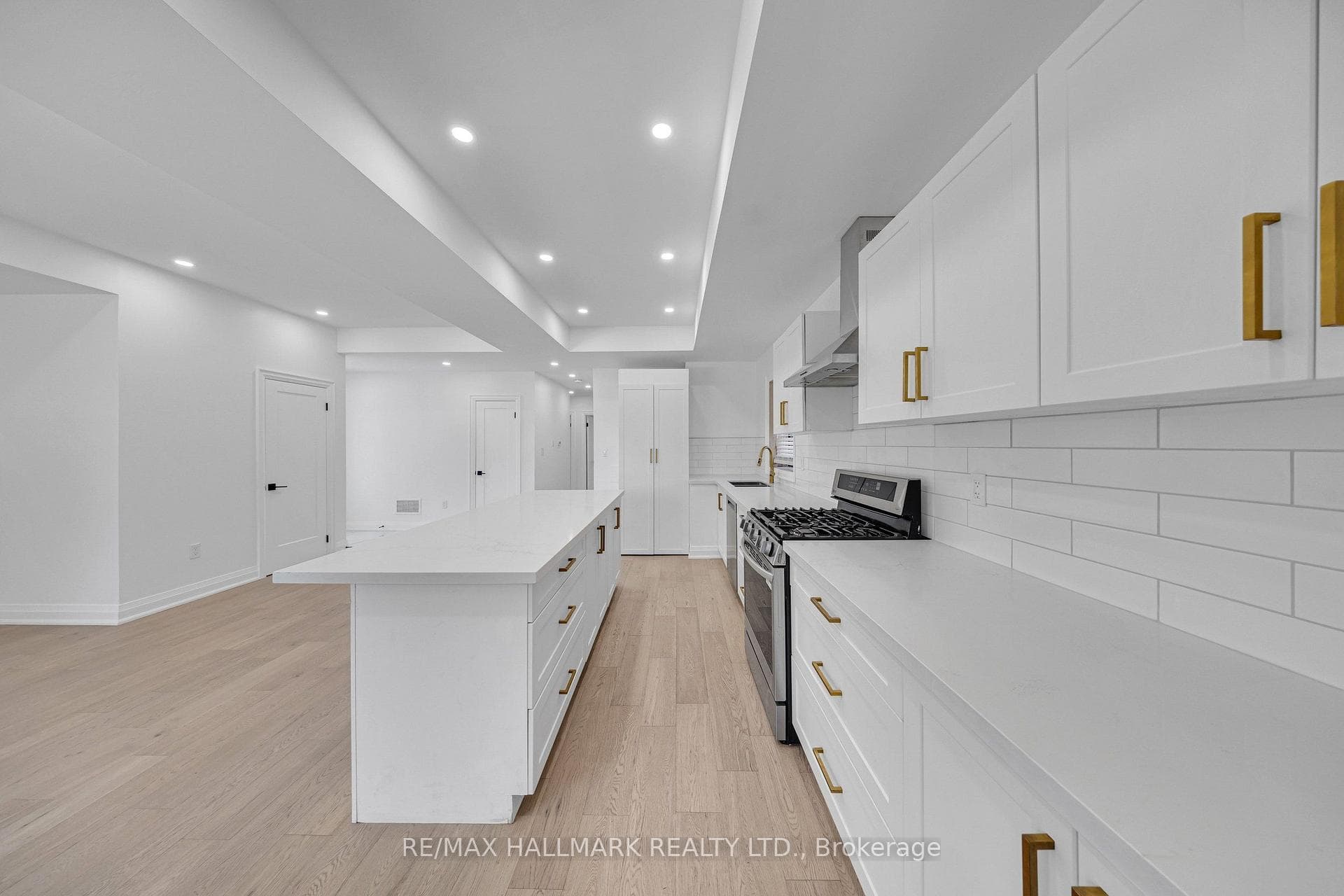 978 Midland Avenue photo 16