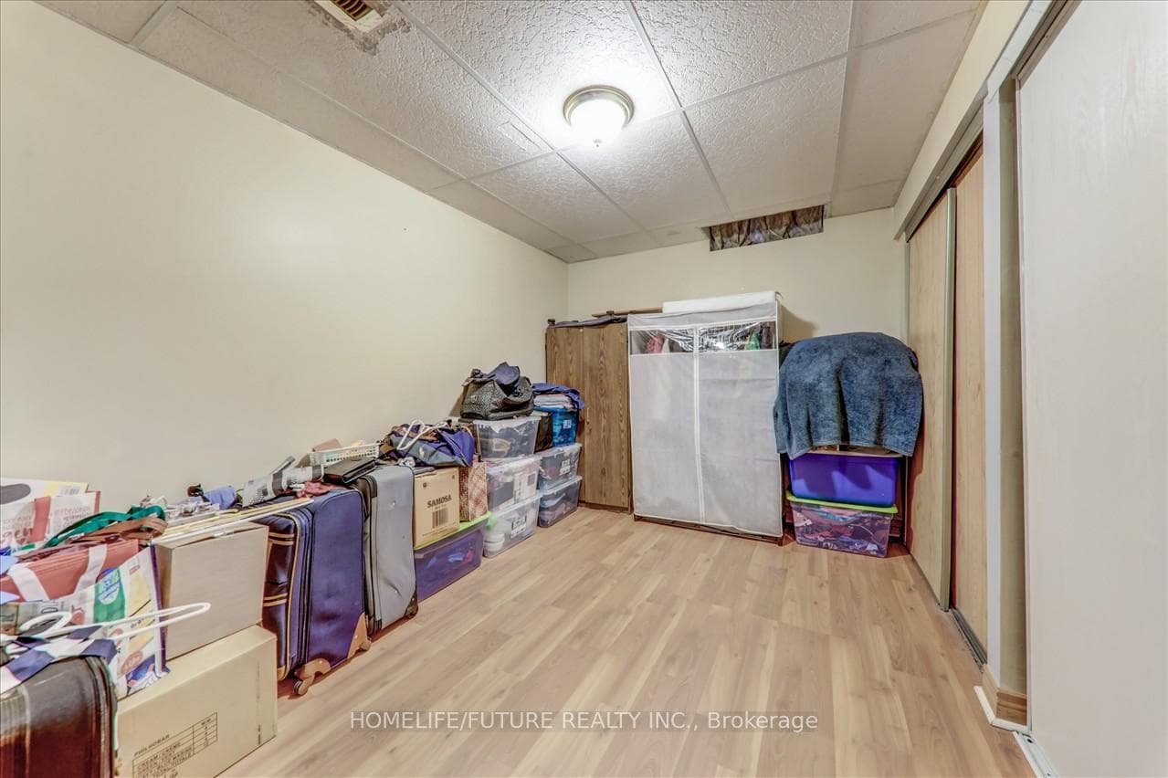 265 Wright Crescent photo 33