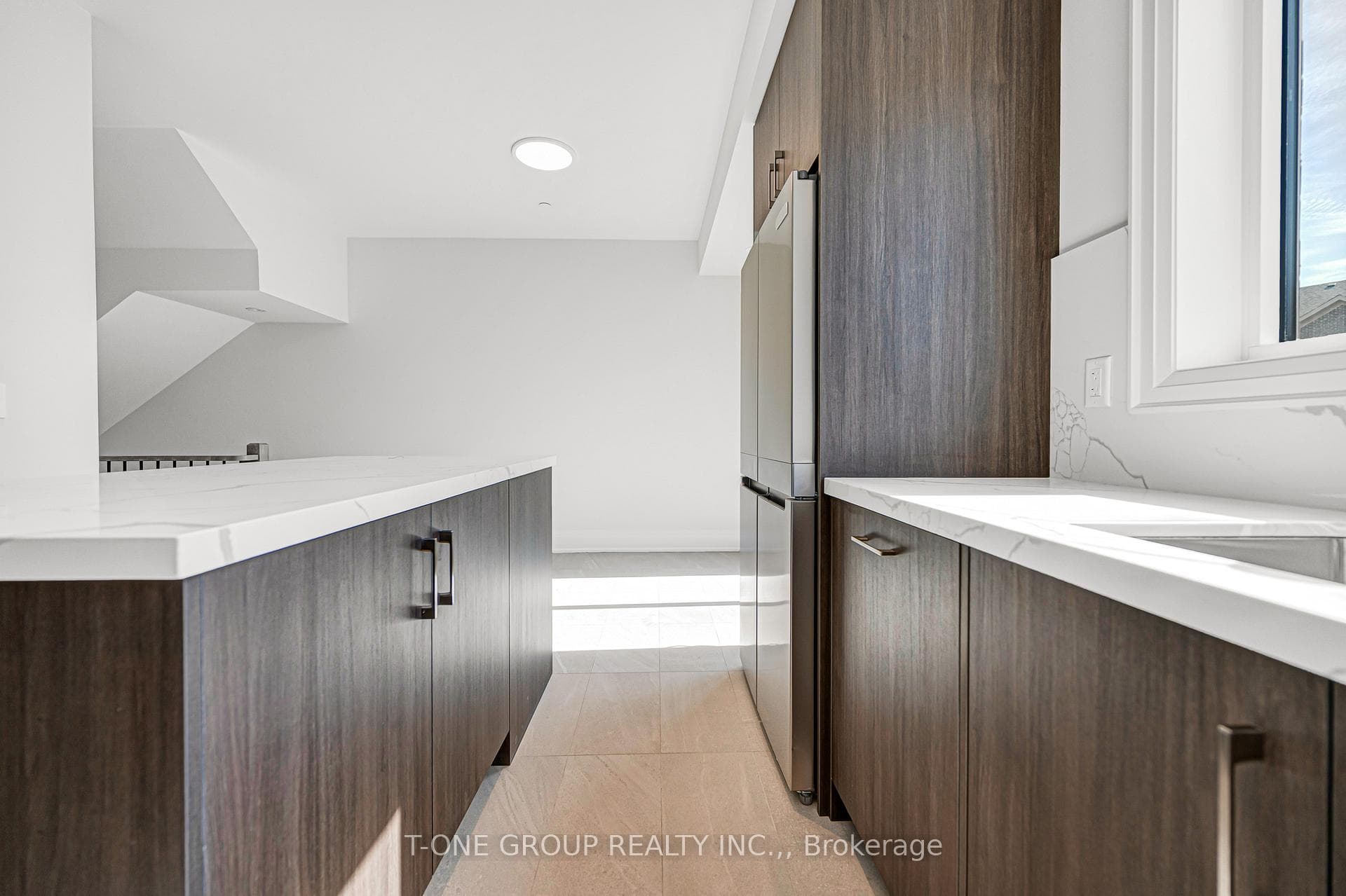 106 Grimsby Lane photo 18