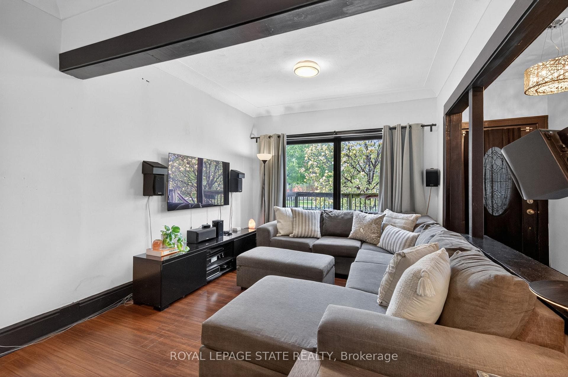 147 Strachan Street photo 4