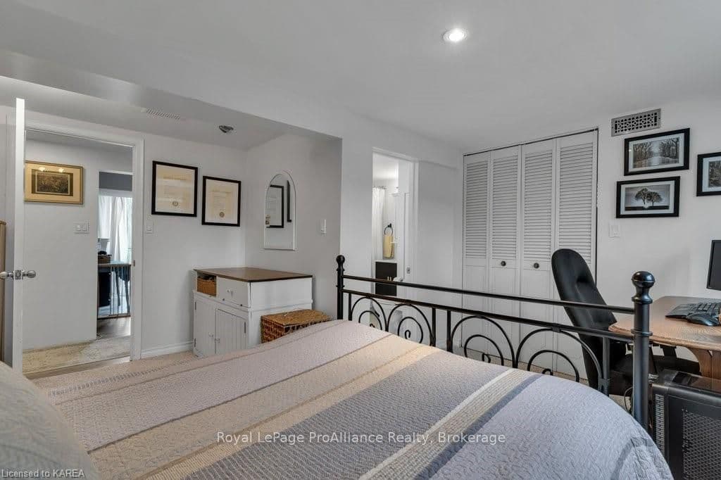 834 SANDRINGHAM Place photo 26