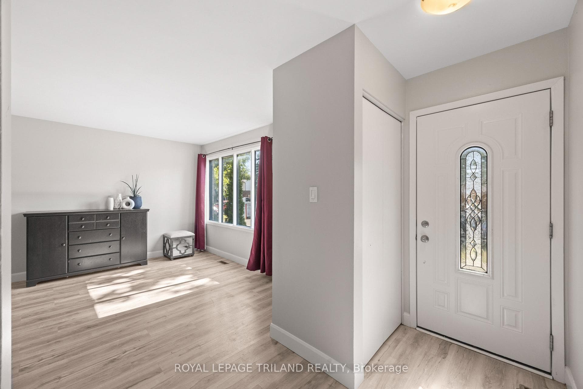 1767 Aldersbrook Road photo 6