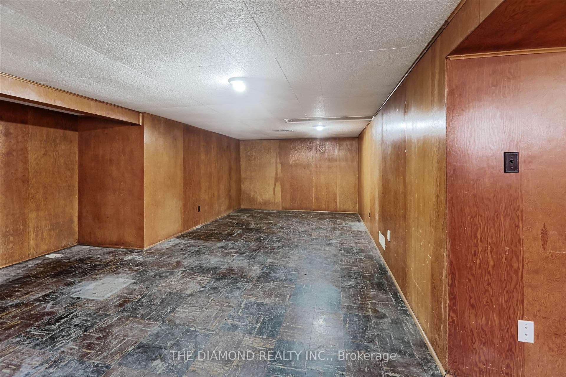 4670 Dundas Street photo 23