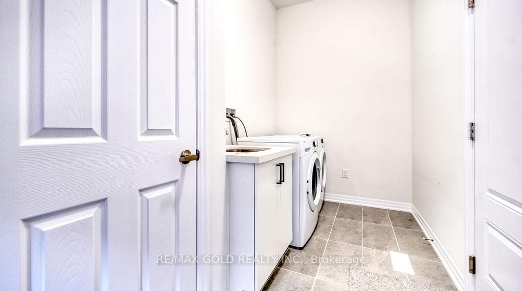 74 Northrop Avenue photo 18
