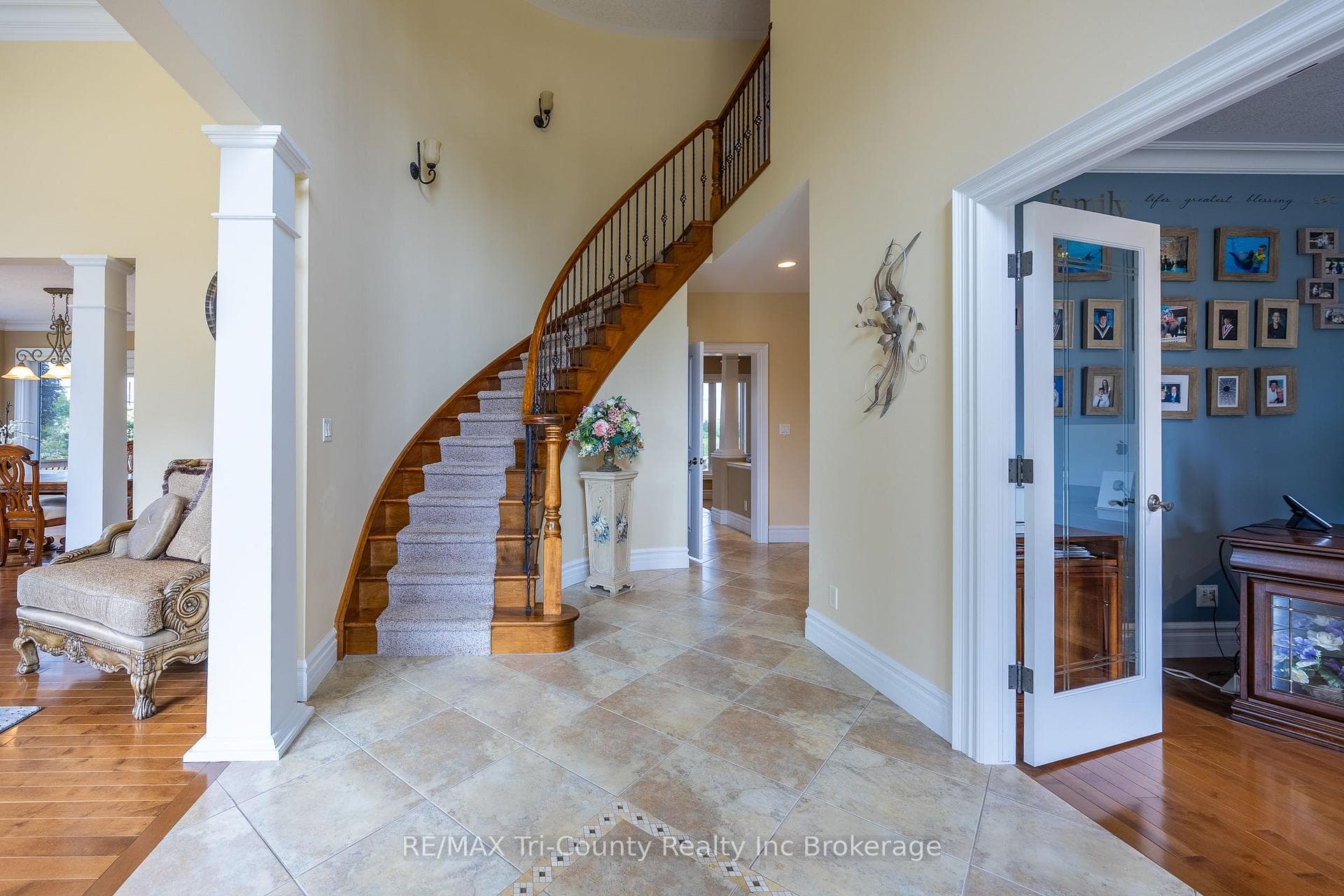 Foyer-Spiral Staircase