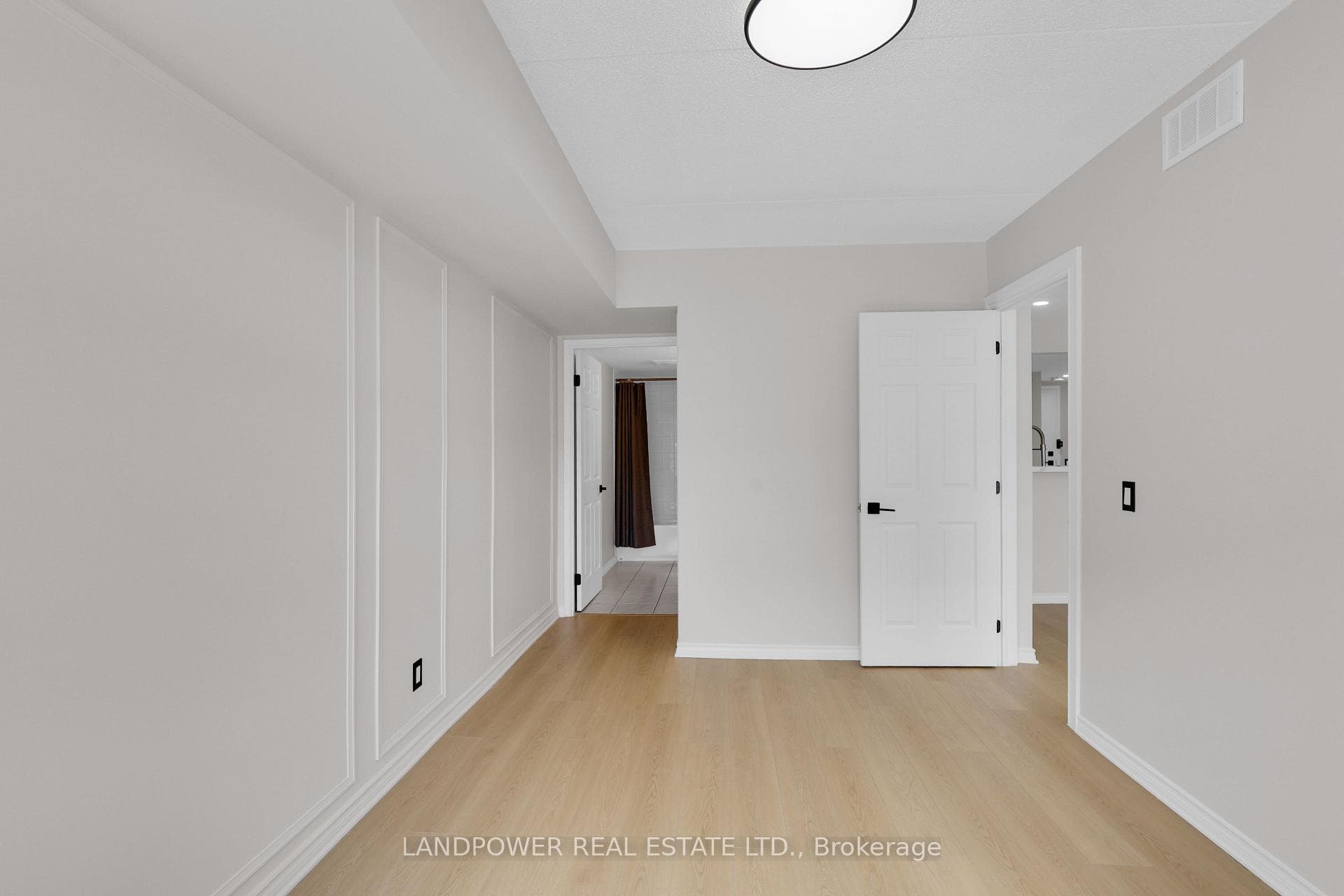 160 Wellington Street Unit 301 photo 35