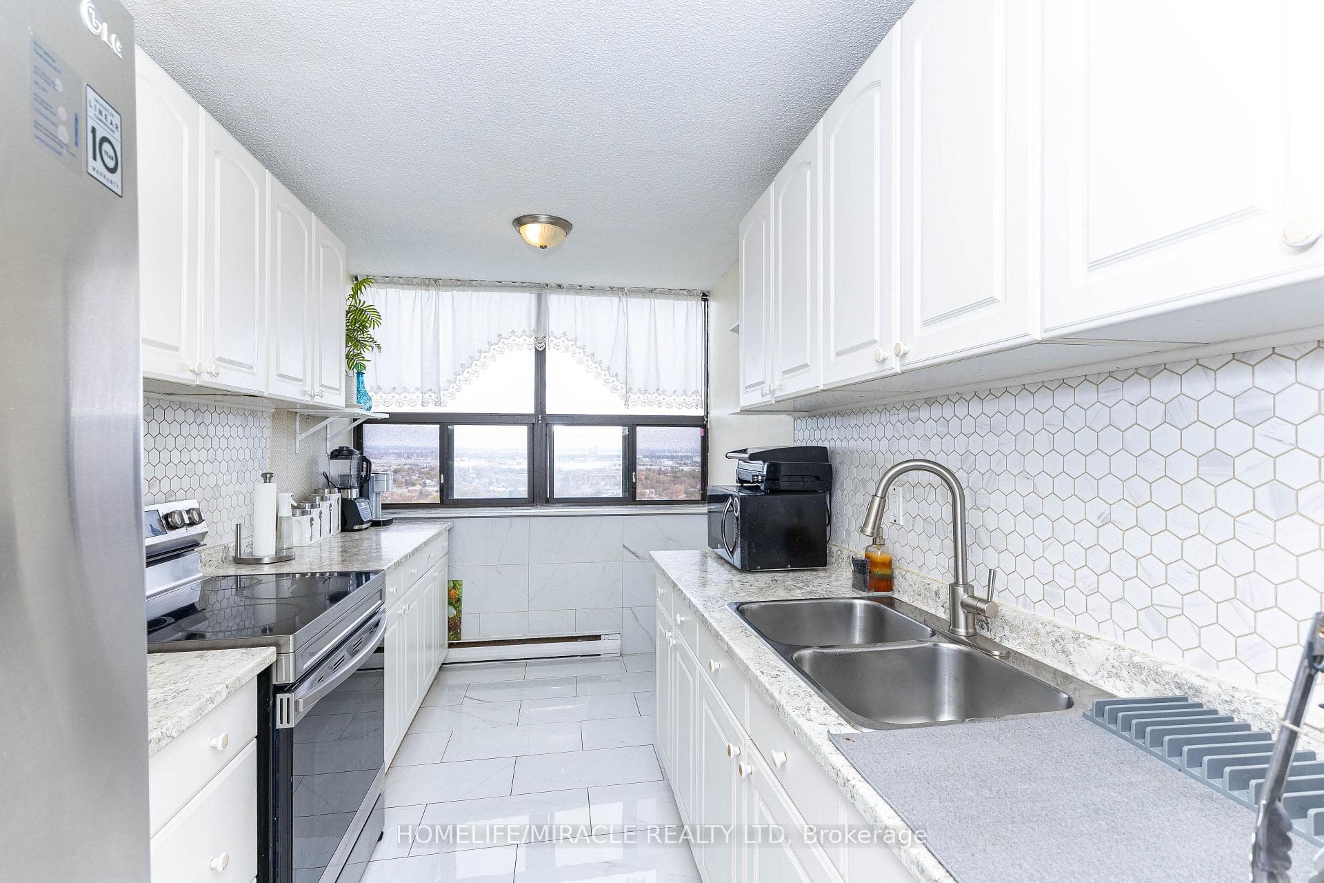 18 Knightsbridge Road Unit 2311 photo 21