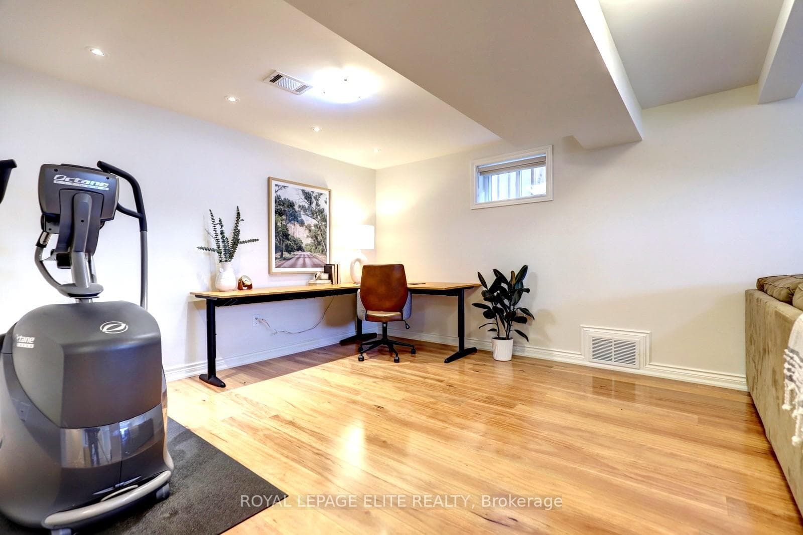 21 LUDSTONE Drive photo 23
