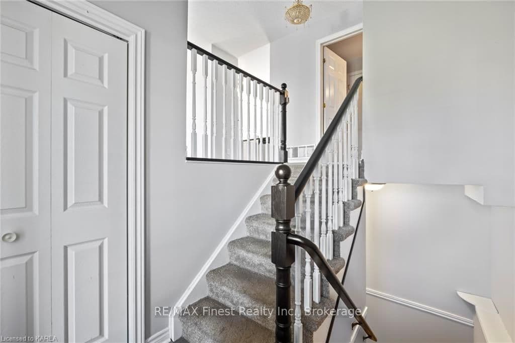 59 GLENORA Drive photo 23
