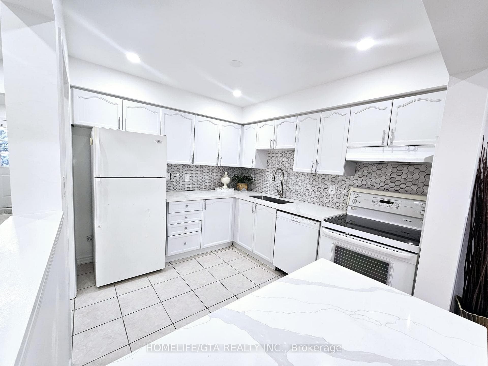 56 Oatfield Road photo 4