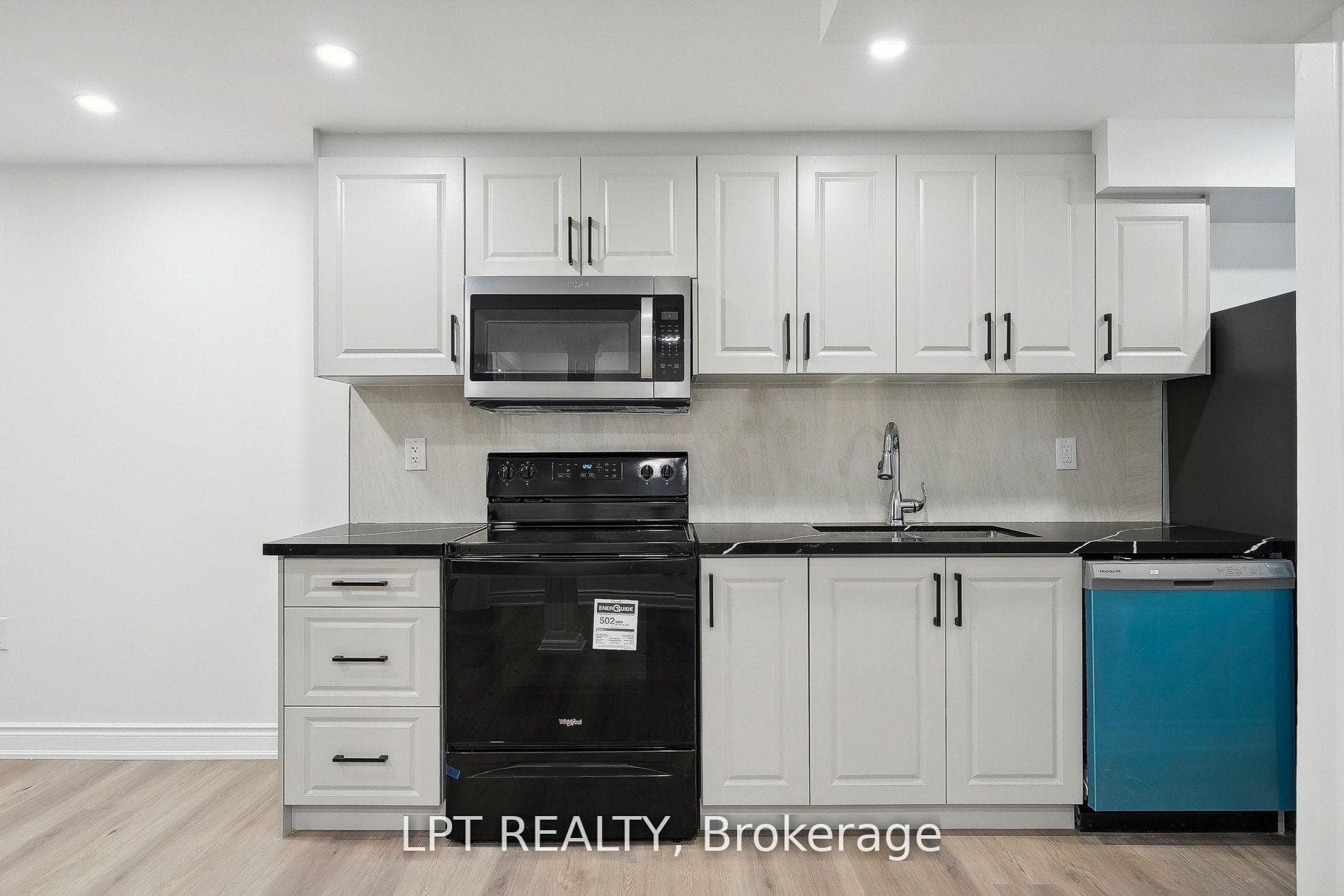 140 Springvalley Crescent Unit Lower photo 5