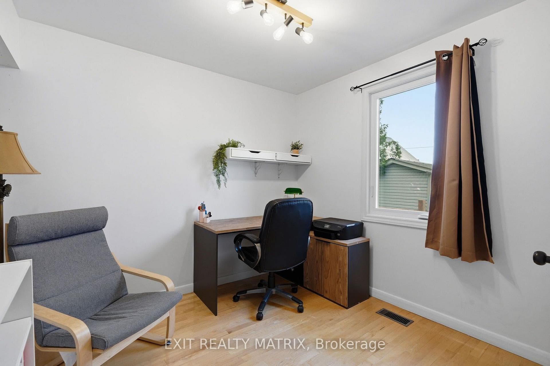 693 Cartier Street photo 18
