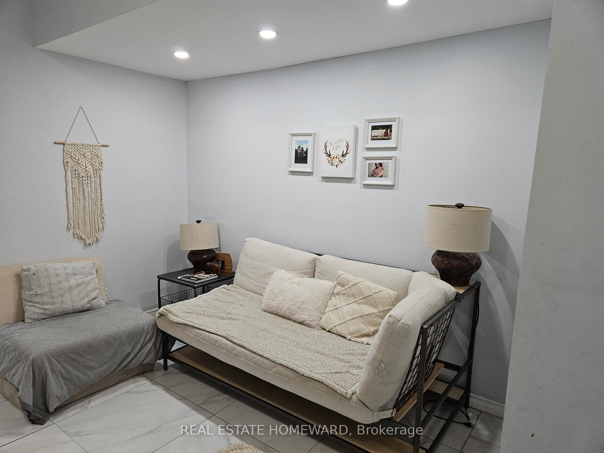 141 Coxwell Avenue Unit Lower photo 5