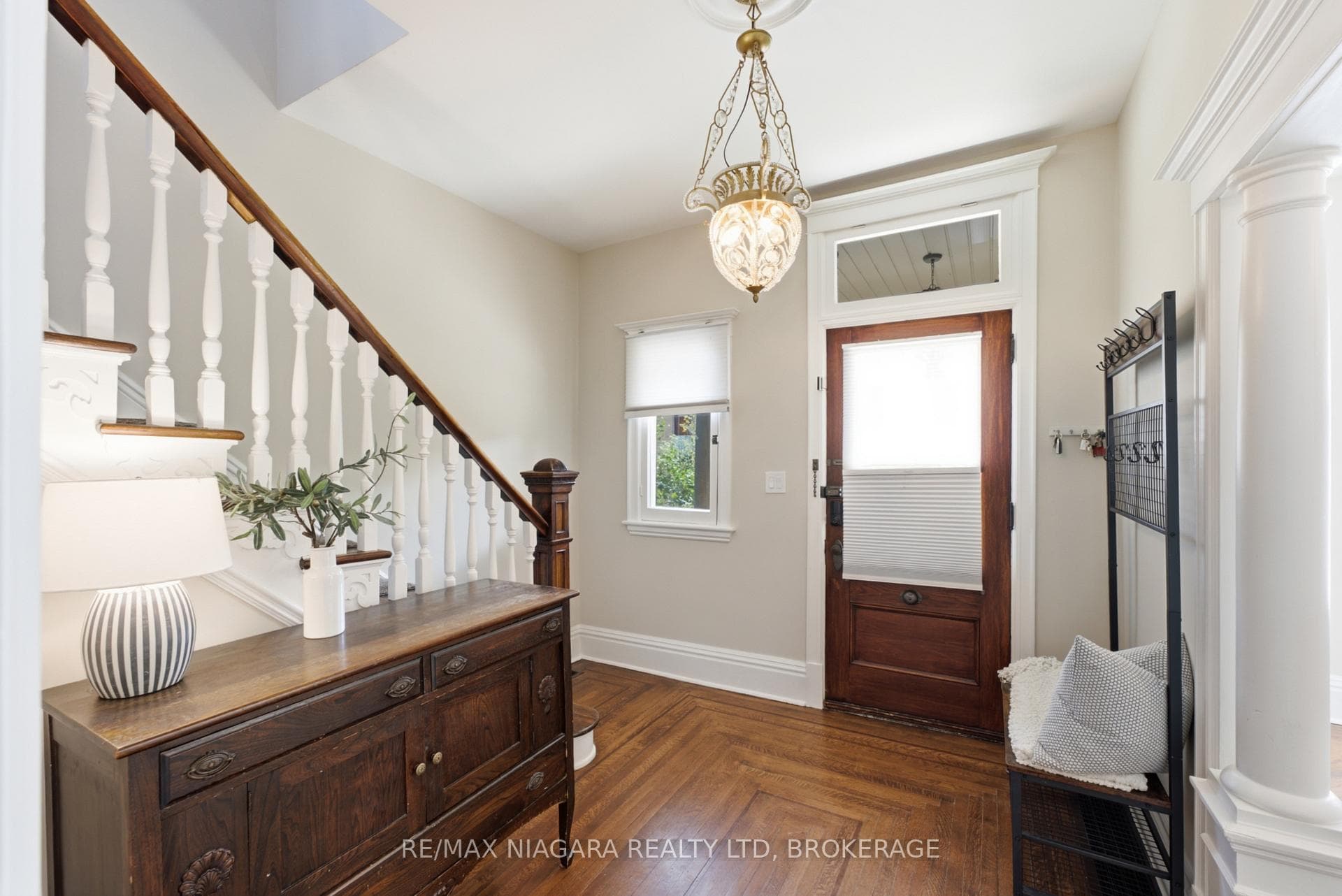 2 Cottage Avenue photo 5